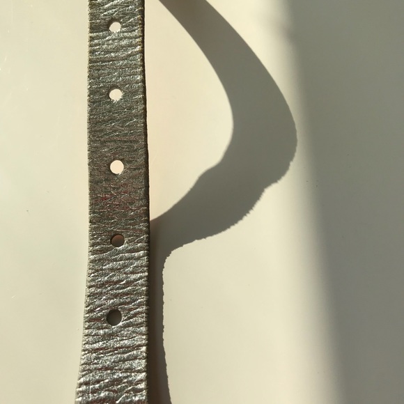 ⚡️NYE SALE⚡️ Brave Skinny Silver Metallic Belt - Picture 5 of 7